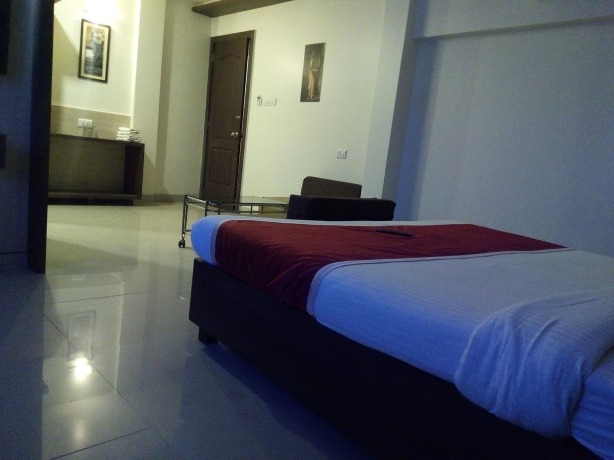 Hotel Veer Residency Panvel Luaran gambar